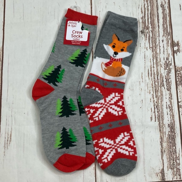 Christmas Socks Holiday Style 2 Pairs Sz 4-10 - Picture 1 of 4